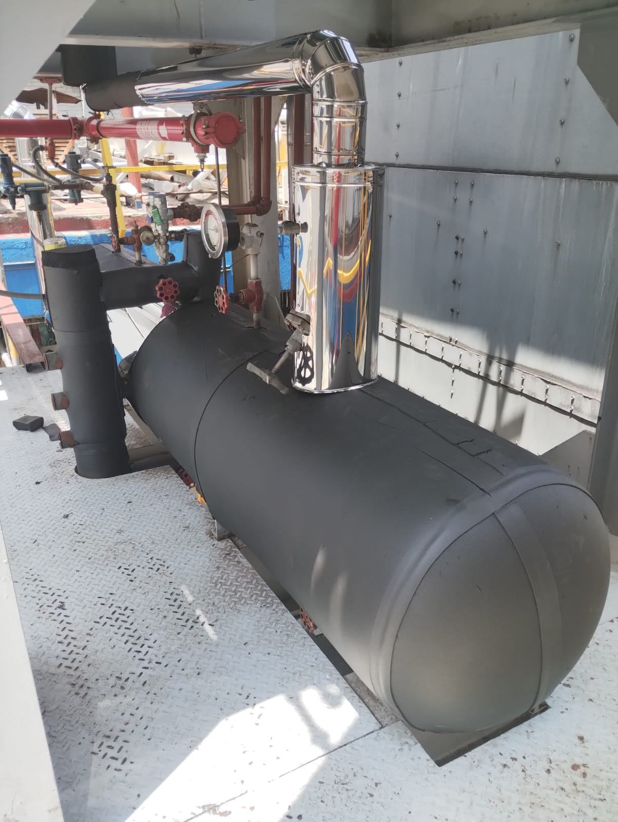 Equipo industrial con recubrimiento terminado